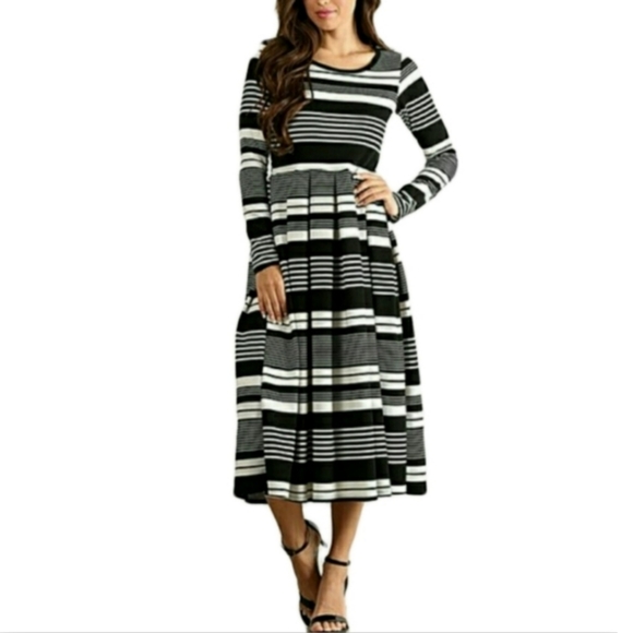 Dresses & Skirts - ⚜(1 MD LEFT)- BLACK STRIPE LONG SLEEVE MIDI DRESS